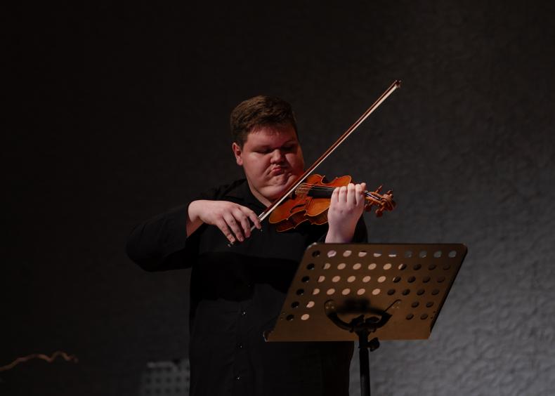 Talentingasis smuiko ir fortepijono duetas: nuo kino galvoje iki argentinietiško tango ir svaigaus rozmarino aromato