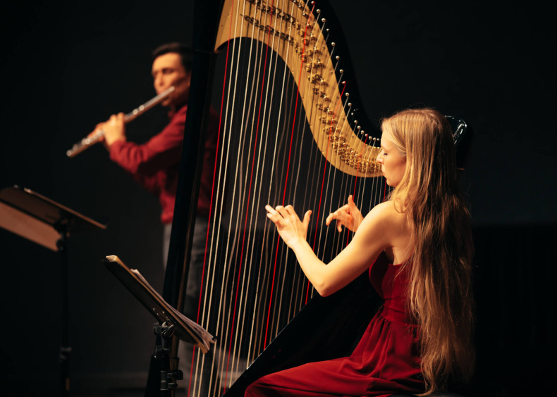 Pakylėti arfos garsais